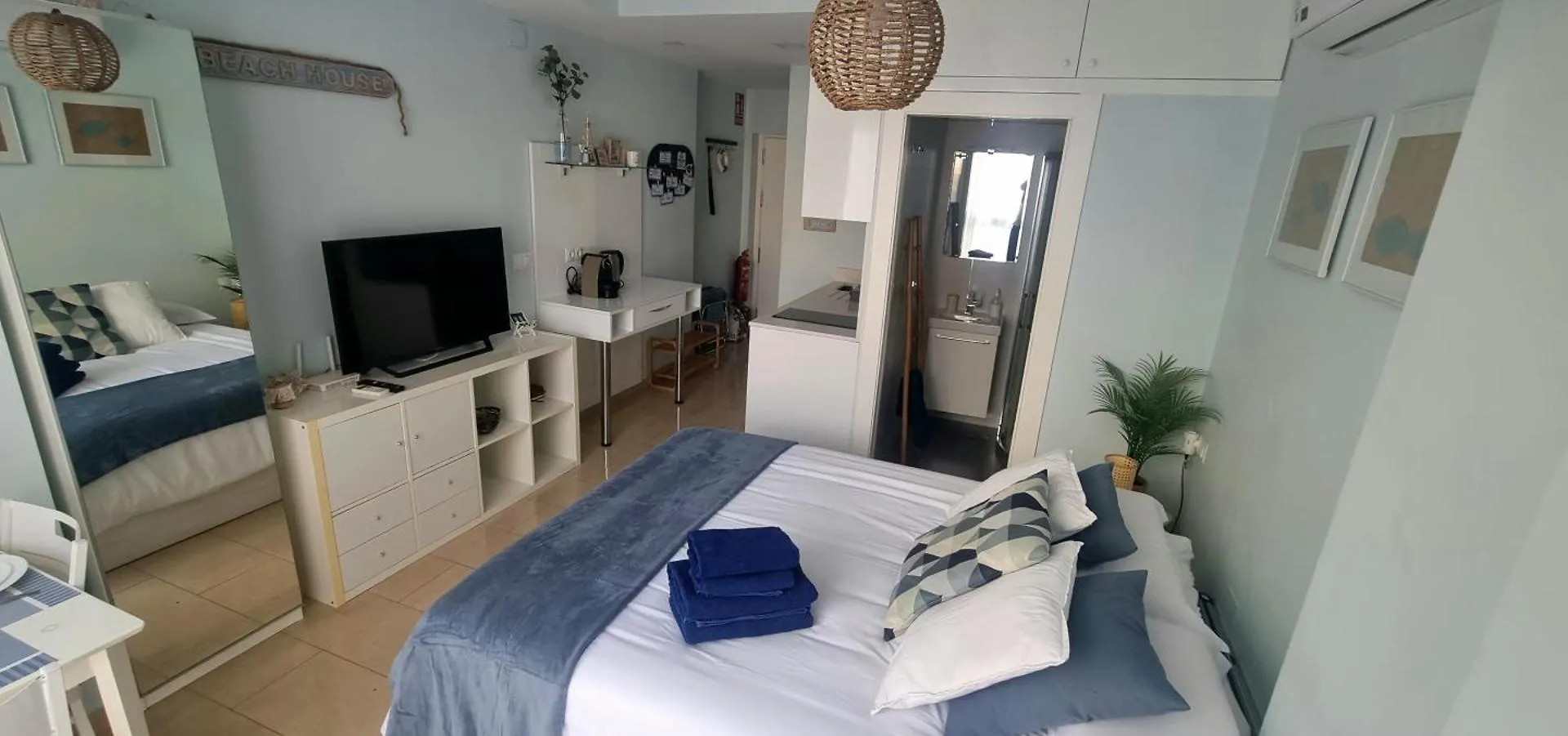 Beach House Apartment, Playa Malagueta Malaga Spain