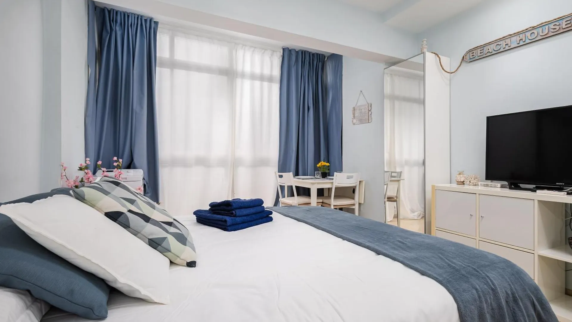 Beach House Apartment, Playa Malagueta Málaga 0*,  Espagne
